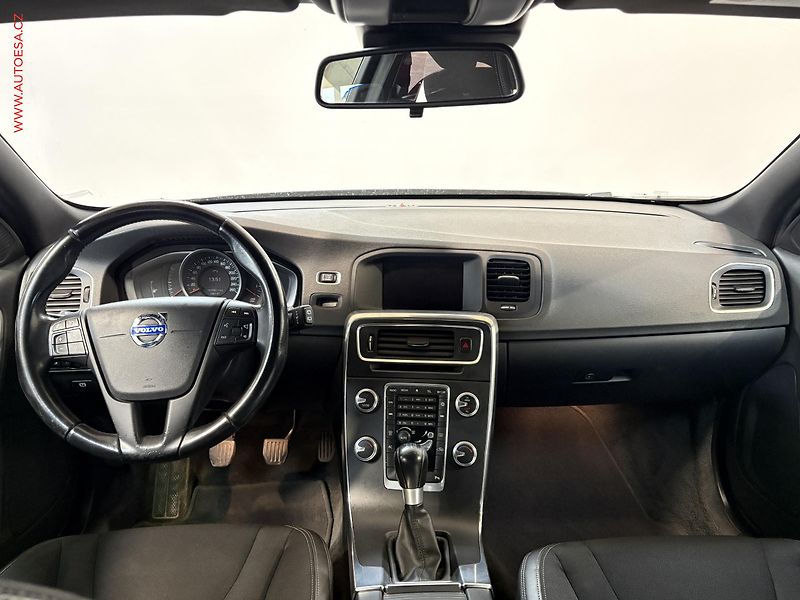 Volvo V60 (2015) 1.6 D2, navi, autoAC - fotka 8 z 14