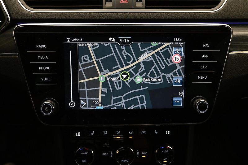 Škoda Superb 2,0 TDI 110kW DSG Style Záruka - fotka 15 z 24