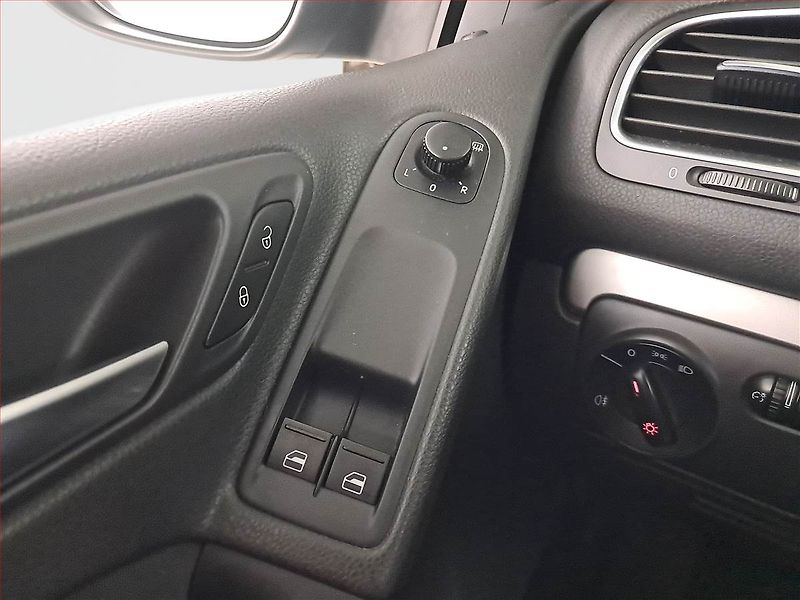 Volkswagen Golf (2009) 1.4 16V - fotka 15 z 15