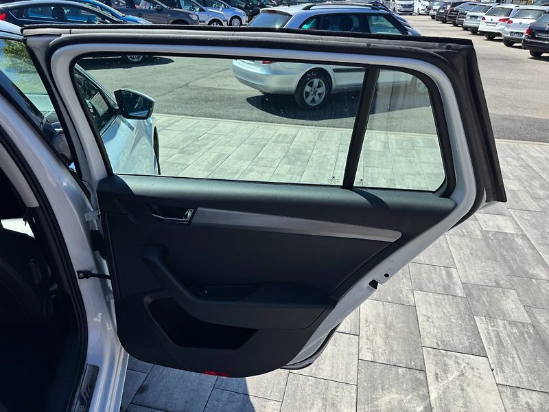 Škoda Superb (2018) 2,0 Tdi 110 Kw DSG STYLE + - fotka 24 z 32