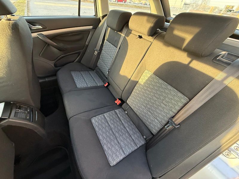 Škoda Octavia 1,6 TDI AMB bez koroze - fotka 10 z 12