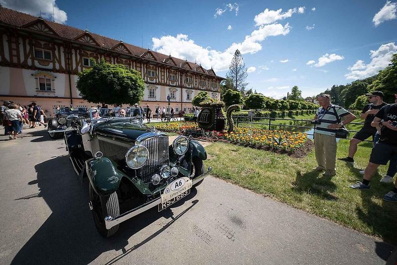 Automobilové skvosty byly k vidění v sobotu v lázeňském městě, kde se při závěru akce Concours d’Elegance Luhačovice 2026 představilo více než 50 historických automobilů z několika evropských zemí.