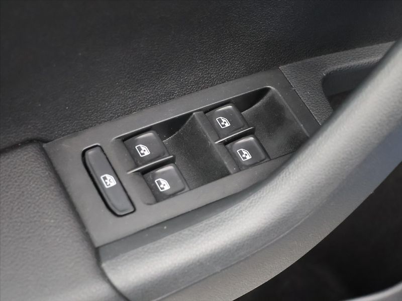 Škoda Octavia Scout 2,0 TDI 135kW DSG 4x4 - fotka 13 z 26