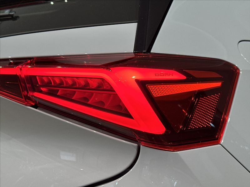 Cupra Born 150kW LED SoH 96,5% PDC - fotka 12 z 48
