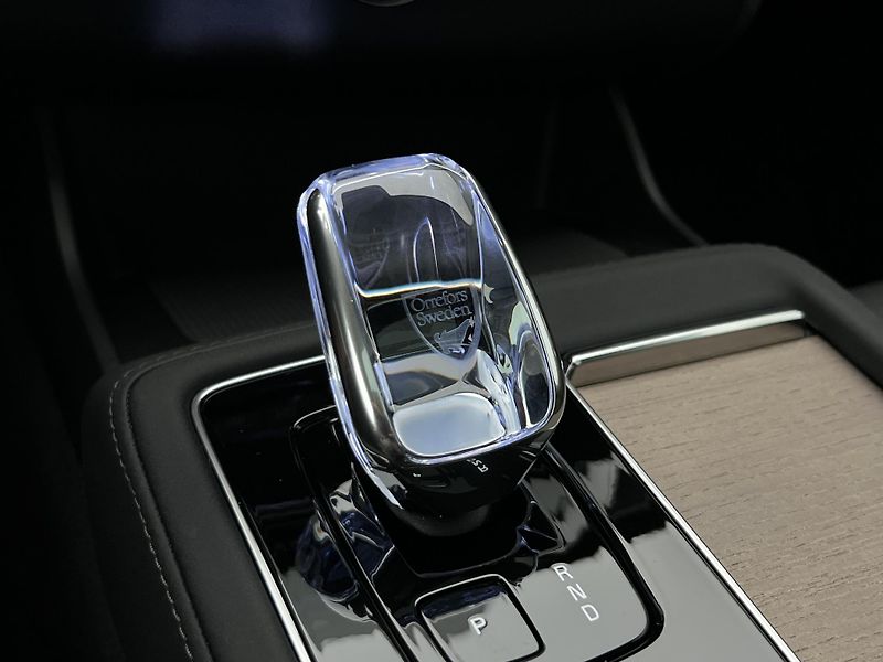 Volvo XC90 T8 AWD DARK PLUS AUT 7 MÍST  - fotka 17 z 47