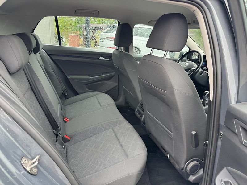 Volkswagen Golf (2020) Edition 1.5 TSI 96kW - fotka 25 z 31