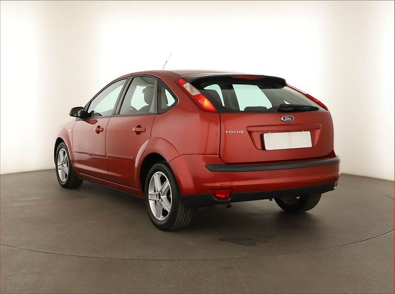 Ford Focus (2007) 1.6 16V, po STK, rezervace - fotka 4 z 13