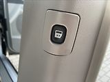 Chrysler Town & Country 3,8 i V6 RT LPG Automat 7míst - náhled 25