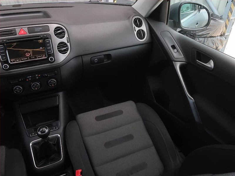 Volkswagen Tiguan (2008) 2.0 TDI, 4X4, Navi, Xenony - fotka 8 z 19