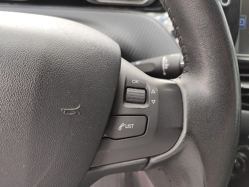 Peugeot 2008 (2016) Active 1.6 HDI 100k MAN5 - fotka 18 z 29