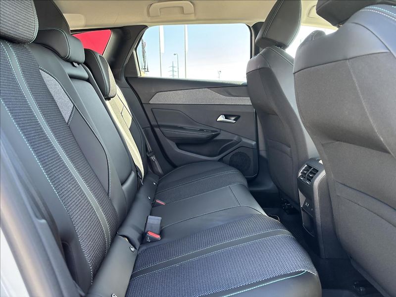 Peugeot 308 1,5 HDi 96kW Allure AUT DPH - fotka 16 z 47