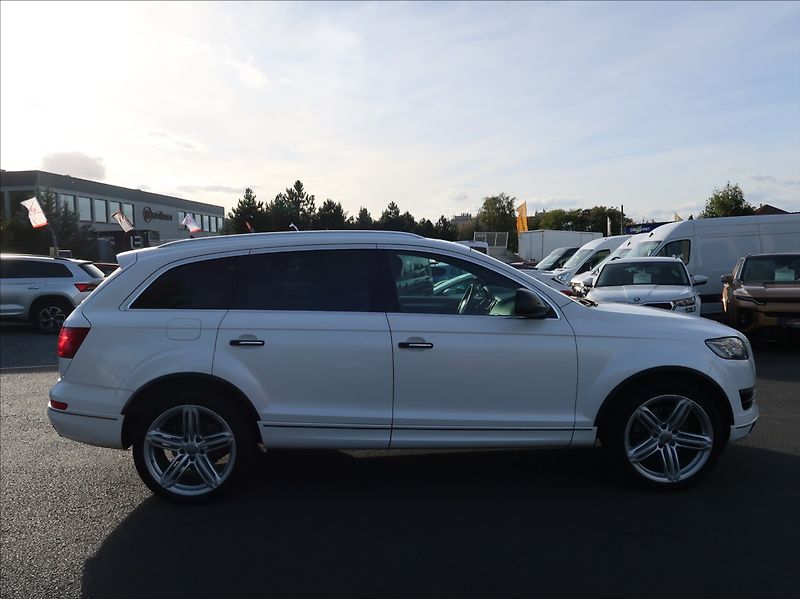 Audi Q7 3,0 TDi,176kW,NovéČR,7míst - fotka 5 z 31