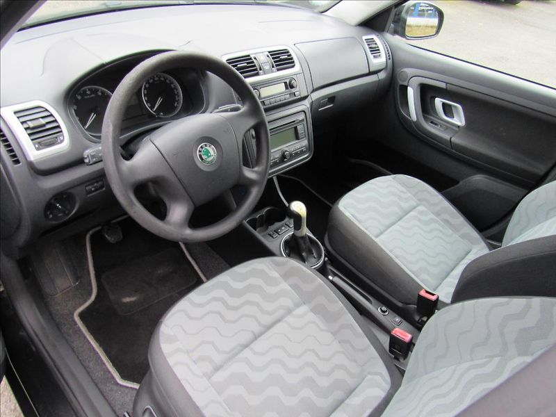 Škoda Fabia 1,4 16V 63kW Style Combi - fotka 9 z 26