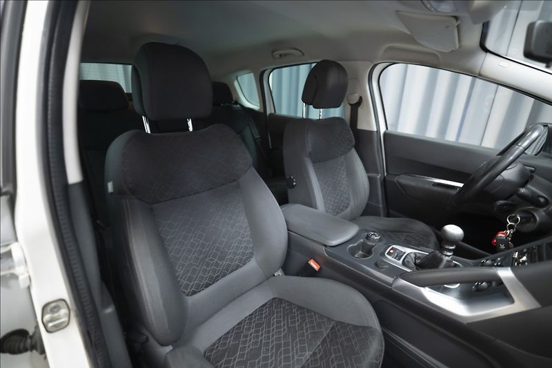 Peugeot 3008 2,0 HDI NAVIGACE TAŽNÉ - fotka 18 z 36