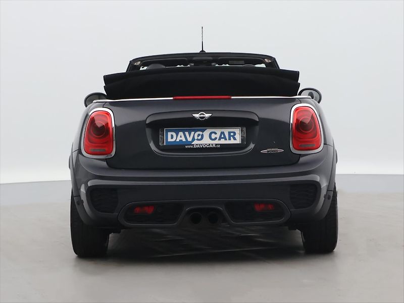 Mini Cooper 2,0 i JCW 170kW Cabrio Manual - fotka 14 z 39