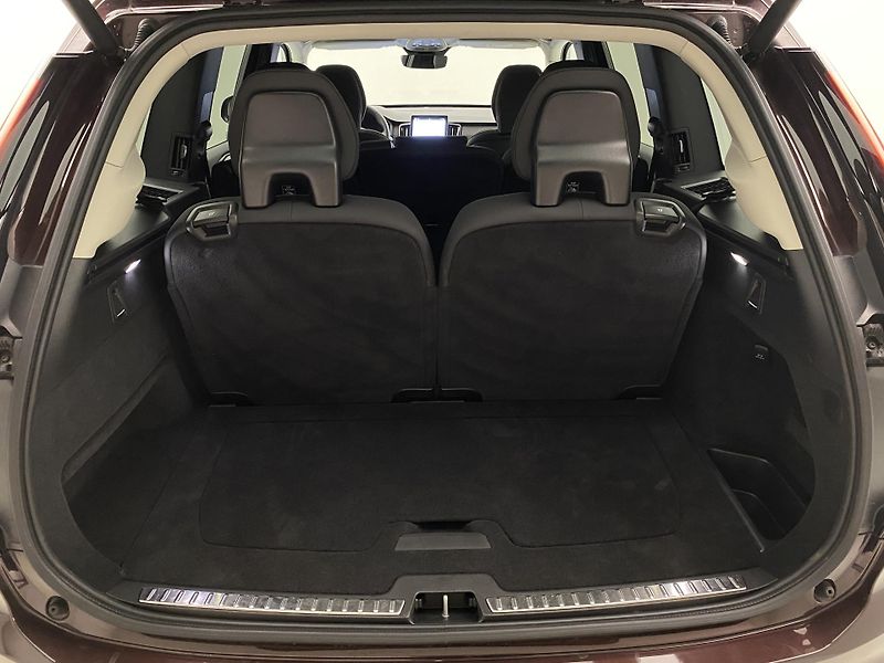 Volvo XC90 T8 AWD RECHARGE CORE REZERVACE - fotka 33 z 58