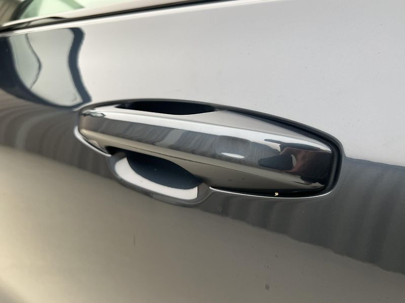 Volvo V60 B4 DARK PLUS AUT - fotka 16 z 45