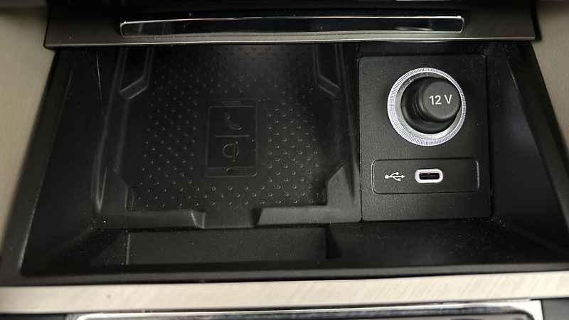 Škoda Superb 2.0 TDI DSG 4x4 L&K Combi - fotka 26 z 36