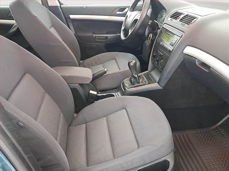 Škoda Octavia (2005) 1.6, Serv.kniha, dobrý stav - fotka 9 z 19