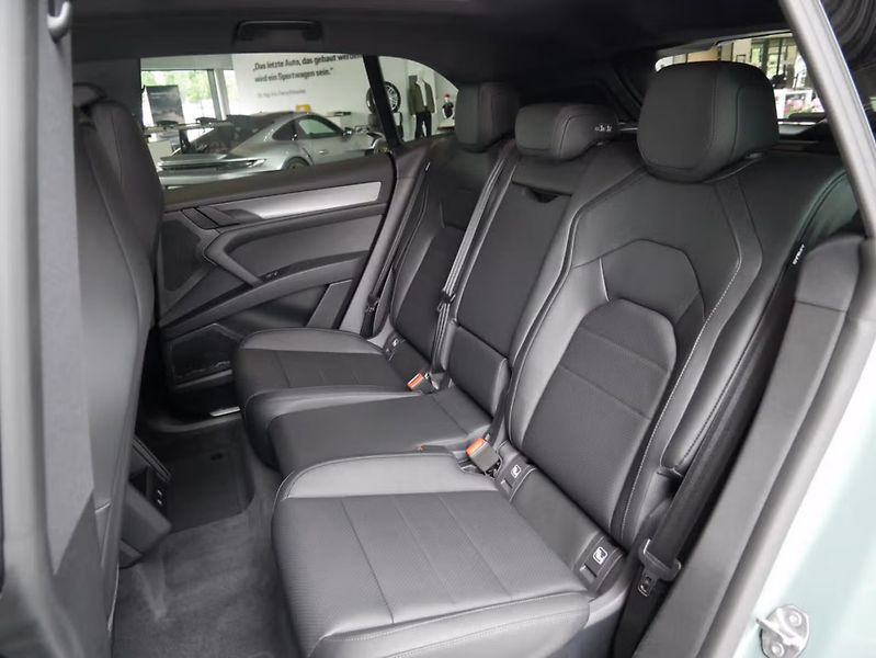Porsche Cayenne Electric Pano HuD 360 Chrono T - fotka 20 z 22