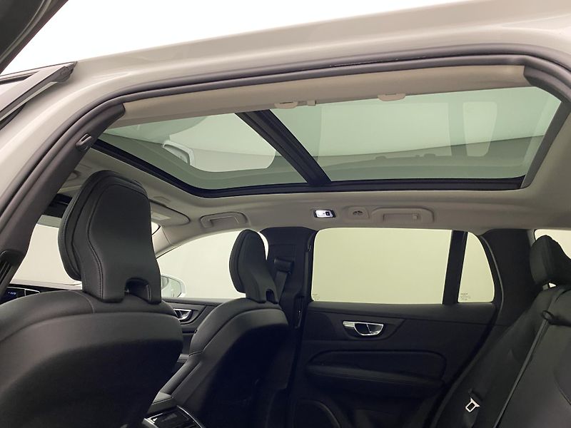 Volvo V60 CC B5 AWD BRIGHT PLUS AUT  - fotka 31 z 45