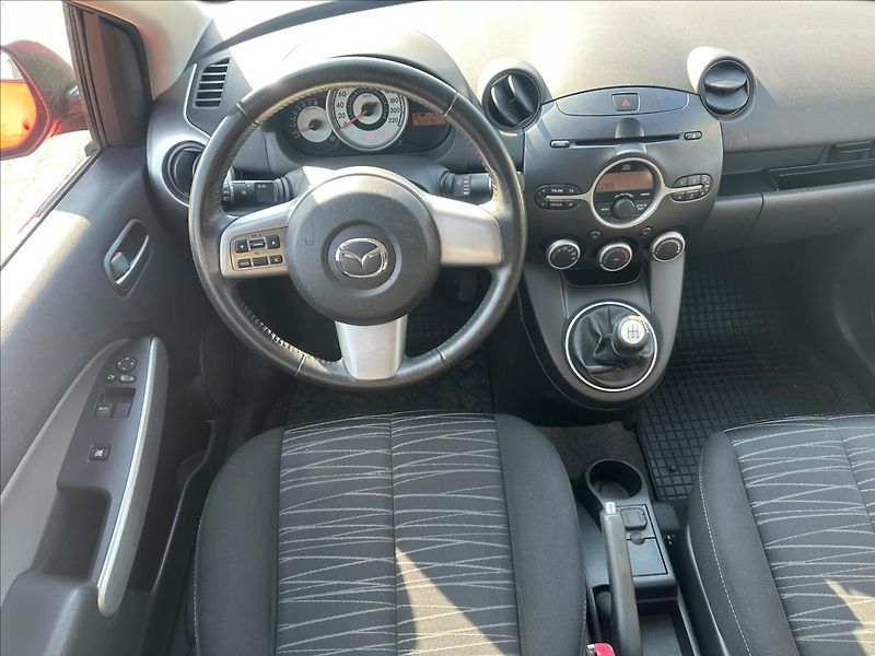 Mazda 2 1,4 i MT - fotka 13 z 19