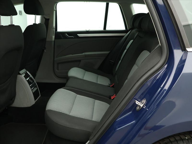 Škoda Superb 2,0 TDI 103kW Ambition Tažné - fotka 14 z 31