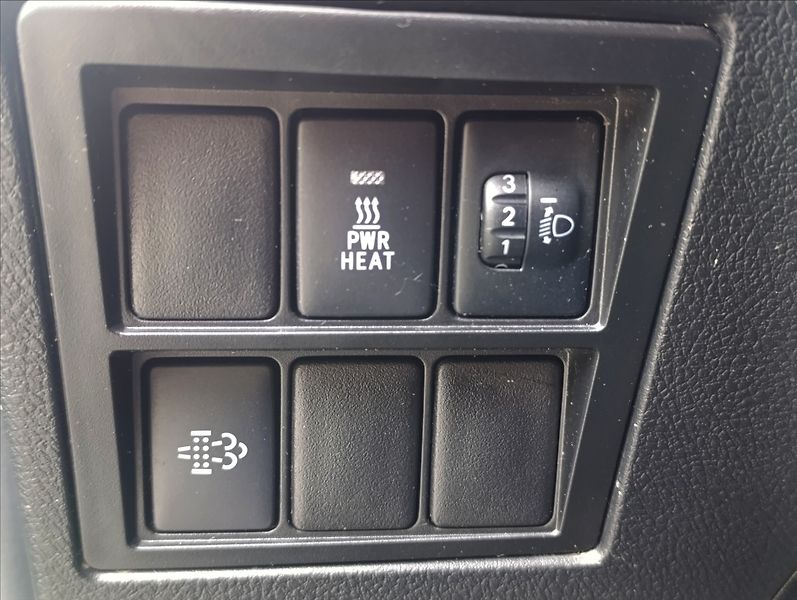 Toyota Hilux 2,4 D-4D Kamera Tažné 1maj. ČR - fotka 27 z 43