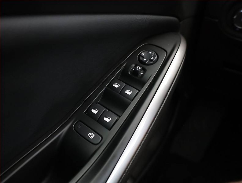 Opel Grandland X (2023) 1.2 Turbo - fotka 19 z 21