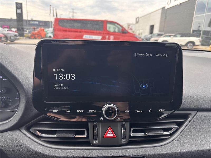 Hyundai i30 1,5 mHEV Family Smart 117kW - fotka 21 z 29