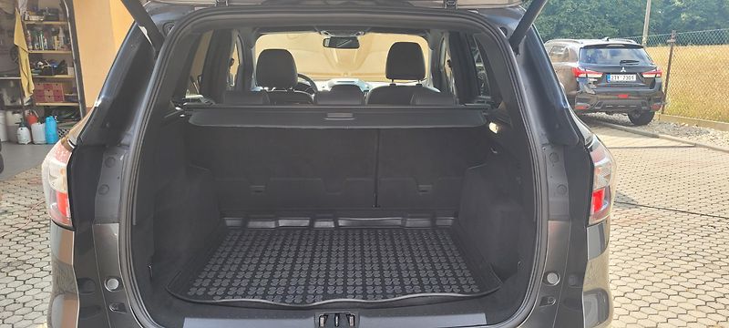 Ford Kuga (2016) 1,5 110kW ST-Line Bi-Xenony - fotka 40 z 45
