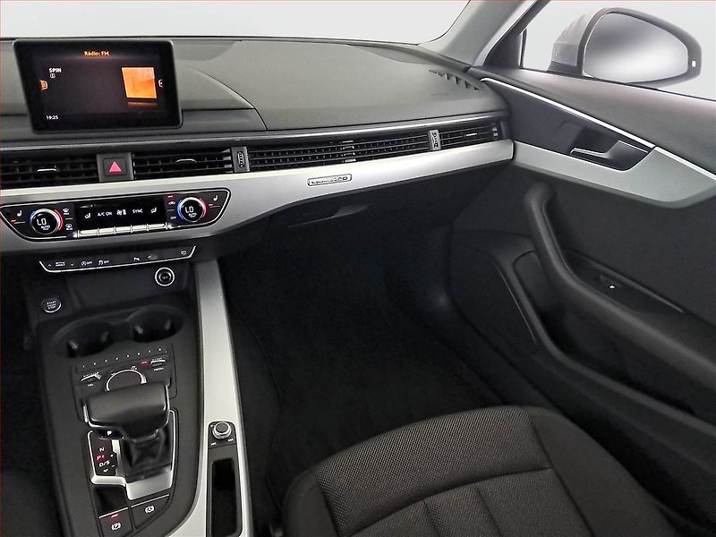 Audi A4 (2017) 2.0 TDI, 4X4, Automat, Navi - fotka 8 z 19