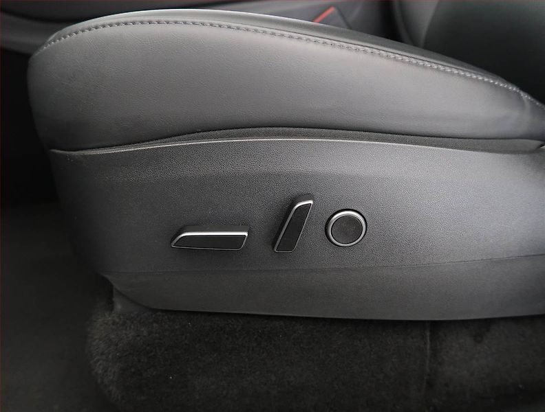 Tesla Model Y (2022) Long Range AWD 79kWh, SoH 93% - fotka 31 z 33