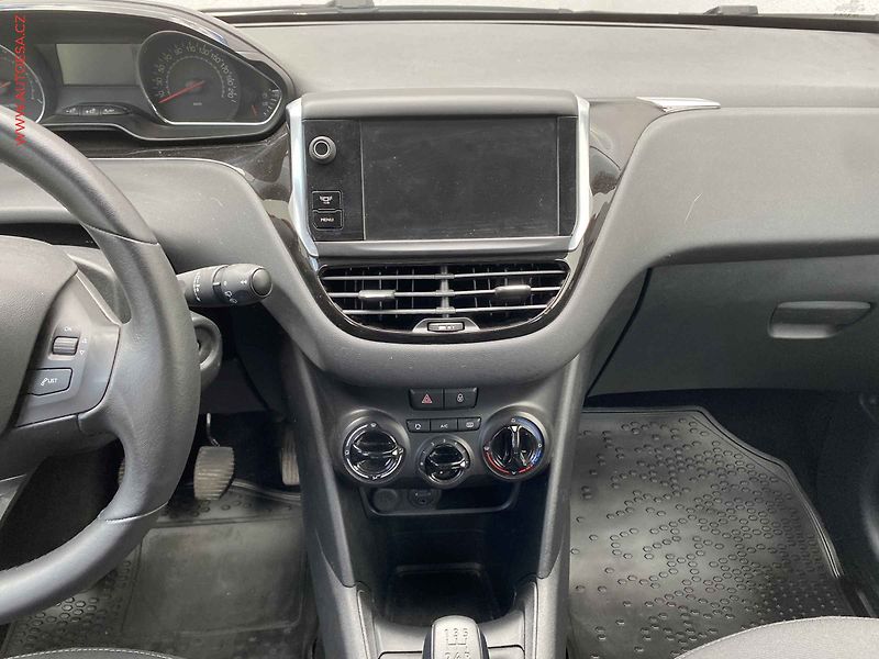 Peugeot 208 (2014) 1.2i, 1.maj,ČR, servis.kniha - fotka 12 z 17