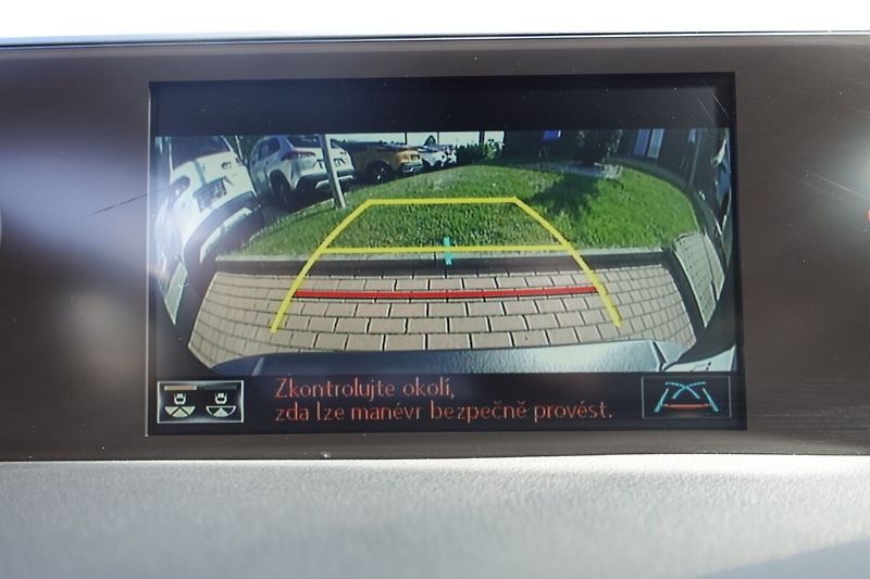 Lexus UX 250h 2,0HSD Special Edition - fotka 25 z 32