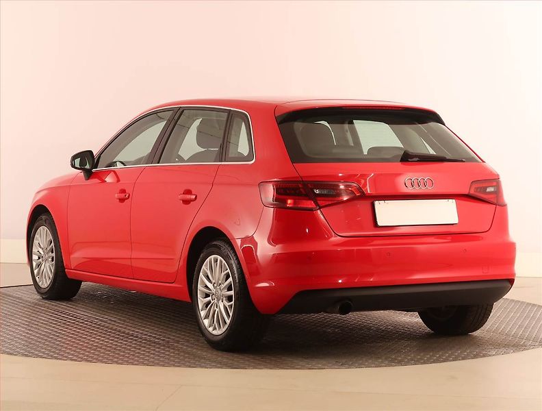 Audi A3 (2014) 1.2 TFSI, Kůže, Bi-Xenony - fotka 4 z 18