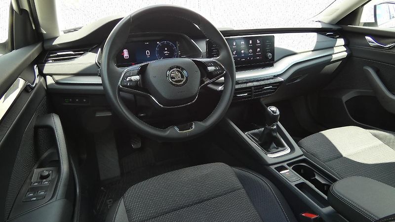 Škoda Octavia Combi 2,0 TDI Ambition - fotka 5 z 23