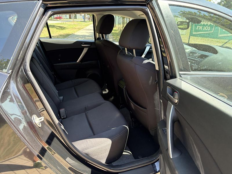Mazda 3 1.6 90th Anniversary - fotka 19 z 27