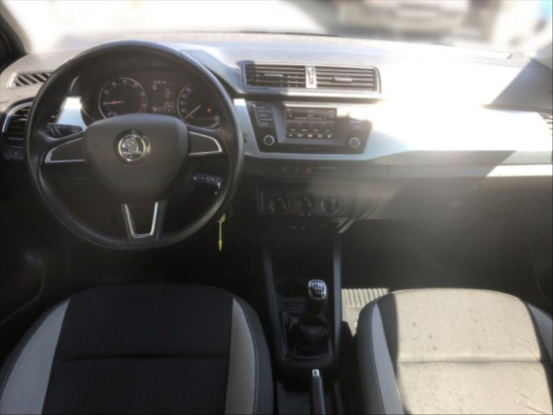 Škoda Fabia 1,0 TSI Ambition - fotka 7 z 10