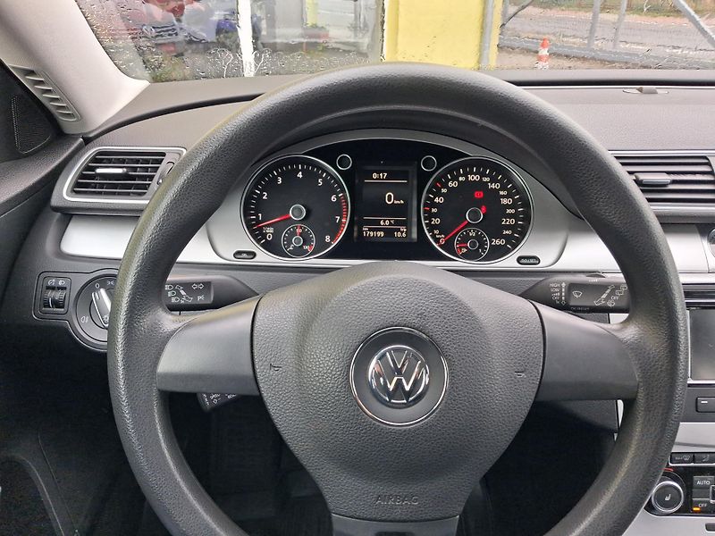 Volkswagen Passat (2011) 1,4TSi NAVI VYHŘ.SED, 2x KOLA - fotka 23 z 38