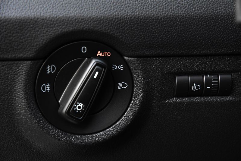 Škoda Octavia 2.0 TDi CR DSG STYLE,NAVI,TEMP - fotka 12 z 50