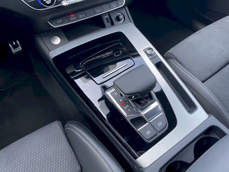 Audi Q5 (2025) S-Line 40 TDI 150 kW Quattro S - fotka 12 z 35