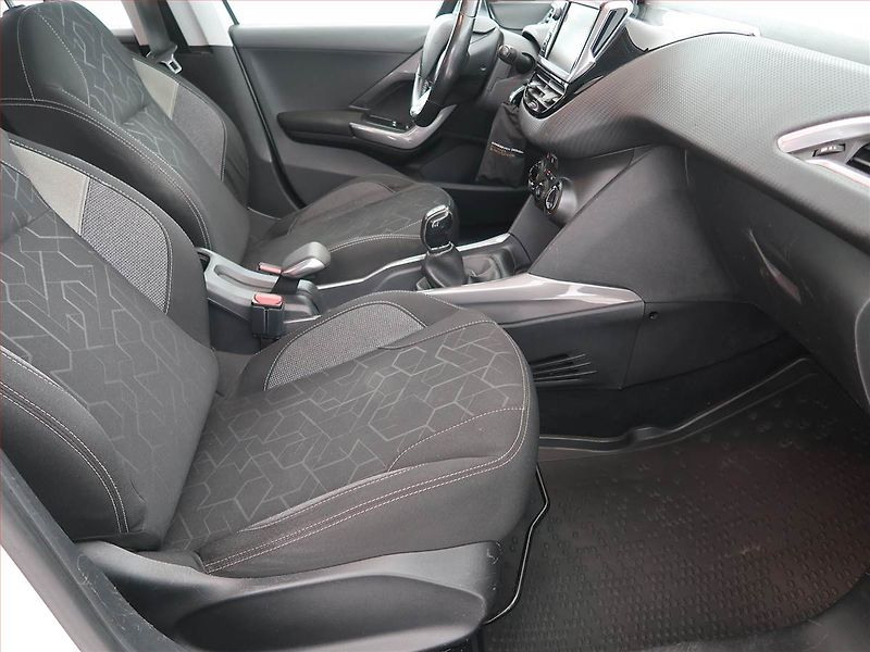 Peugeot 2008 (2017) Active 1.6 BlueHDi, Serv.kniha - fotka 9 z 16