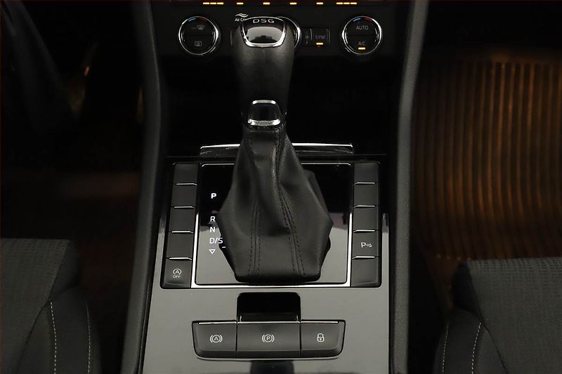 Škoda Superb (2018) 2.0 TDI, Automat, Navi - fotka 17 z 19