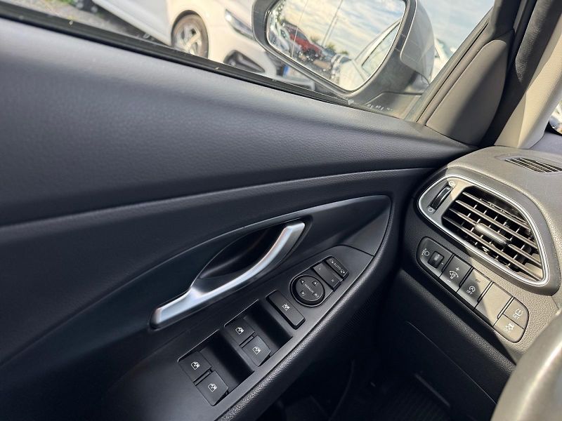 Hyundai i30 (2024) COMFORT 1.0TGDI 88kW CZ DPH - fotka 11 z 11