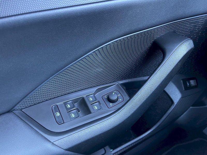 Škoda Octavia (2023) 2.0 TDI 110kW DSG Estate Ambit - fotka 24 z 35