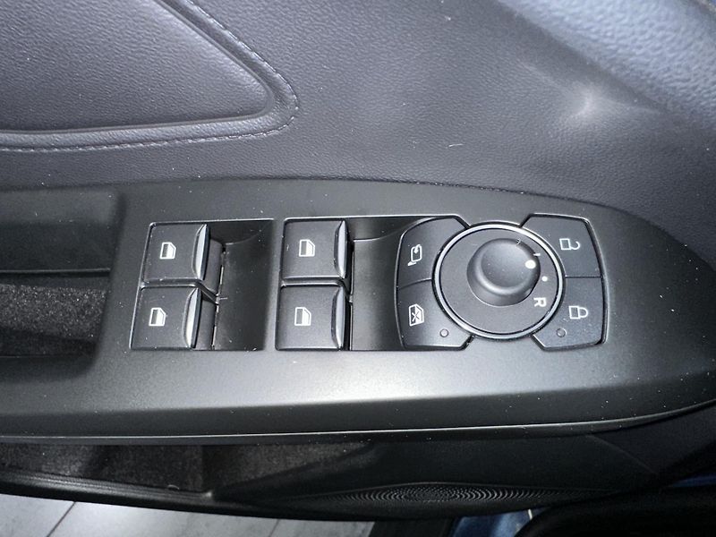 Ford Focus Active 1.0 EcoBoost 125k kombi - fotka 19 z 26