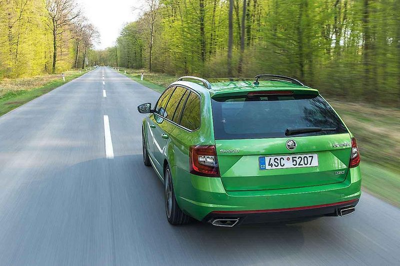 Škoda Octavia Combi RS a Škoda Octavia Scout.