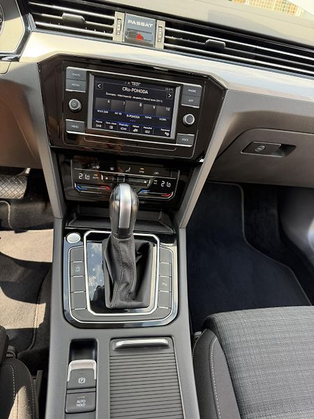 Volkswagen Passat (2022) 1.5 TSI, 110KW, DSG, ACC - fotka 14 z 17