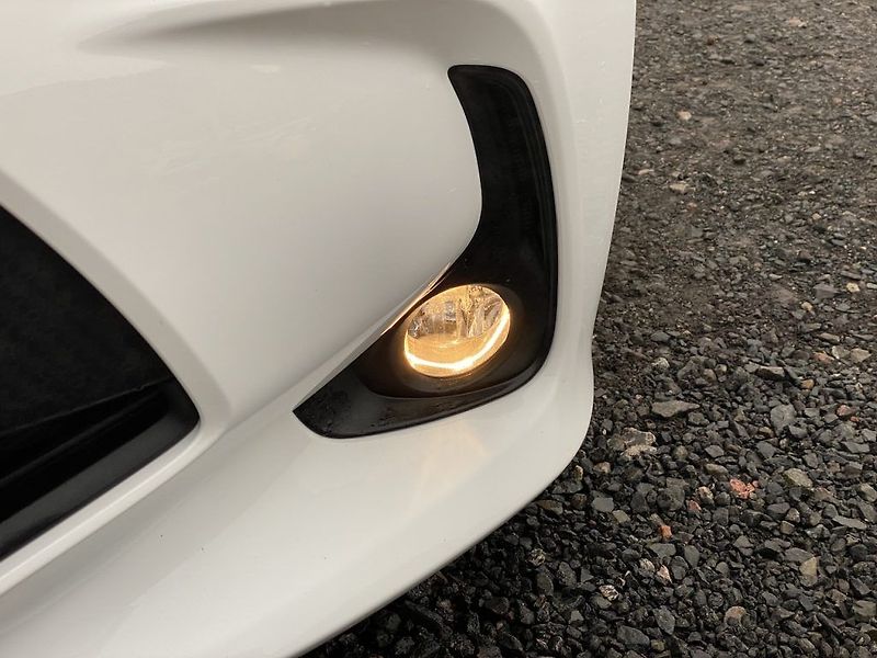 Toyota Yaris 1.5HEV, ČR-1m, Comfort, DPH - fotka 8 z 31